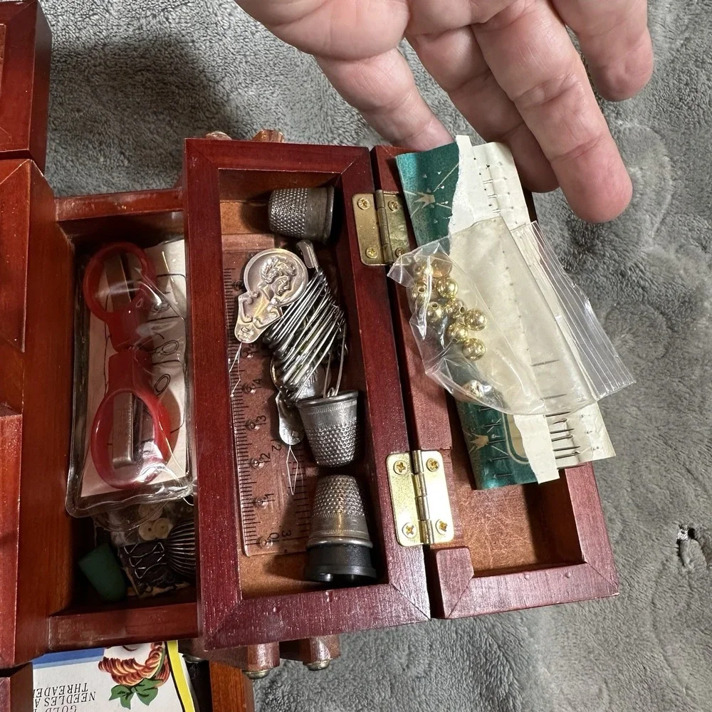 Vintage Singer Wooden Sewing Box Accordion Fold Out Caddy With Lots Of Supplies